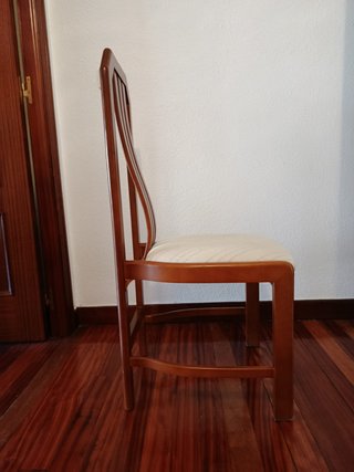 Mesa y 4 Sillas de Comedor