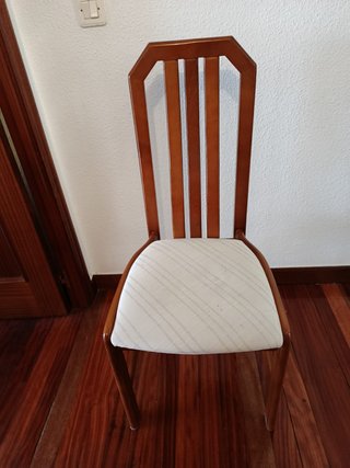 Mesa y 4 Sillas de Comedor