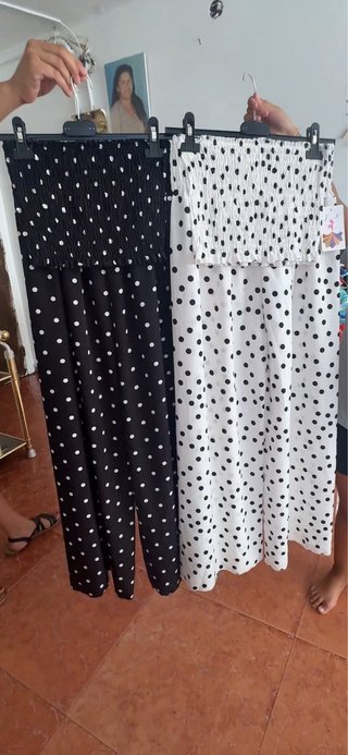 Mono de lunares negro y blanco