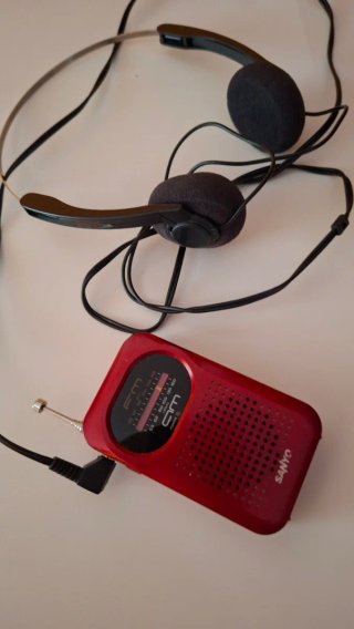 Radio Sanyo AM/FM con Auriculares