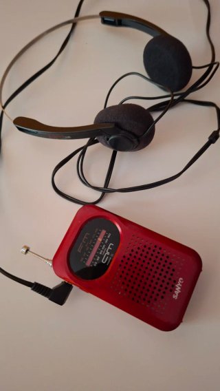 Radio Sanyo AM/FM con Auriculares
