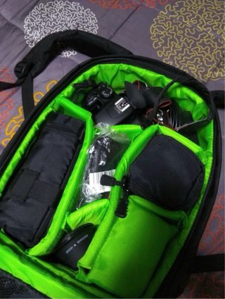 Canon EOS 1000D + 2 objetivos + Mochila accesorios