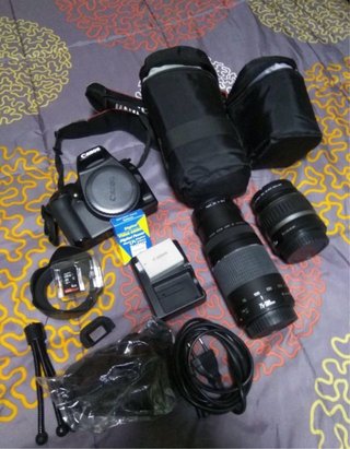 Canon EOS 1000D + 2 objetivos + Mochila accesorios