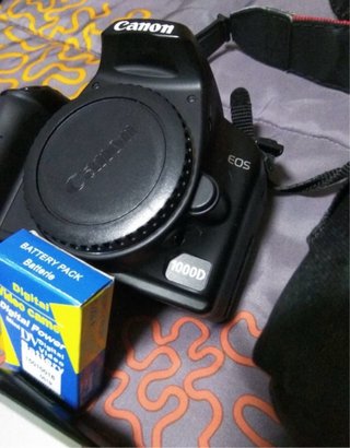 Canon EOS 1000D + 2 objetivos + Mochila accesorios