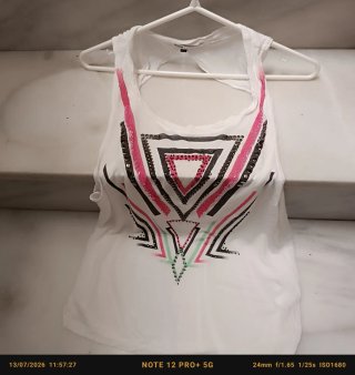 Camiseta tirantes finos con estampado