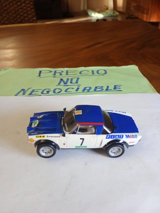Scalextric Fiat Abarth 124 Rally CON LUCES