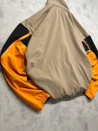 Chaqueta teack jacket Adidas negra y naranja