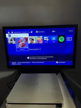 Pack PS4 Blanca + TV TCL + 5 Juegos + Mando Rojo