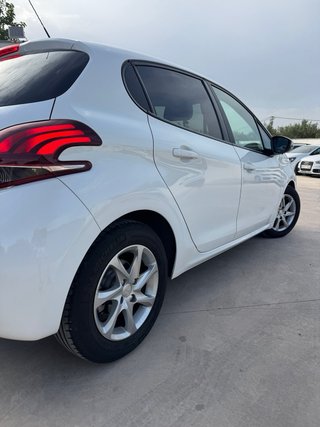 Peugeot 208 2015