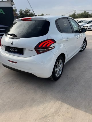 Peugeot 208 2015