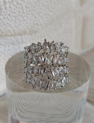 Anello moderno zirconi