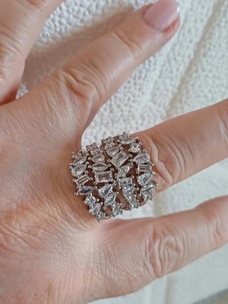 Anello moderno zirconi