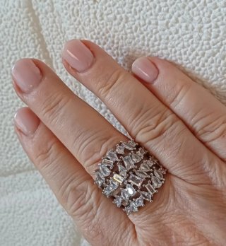 Anello moderno zirconi