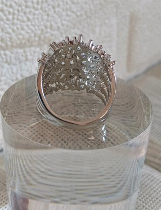 Anello moderno zirconi