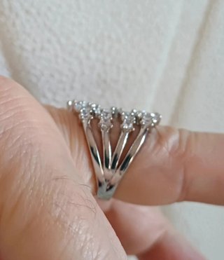 Anello moderno zirconi