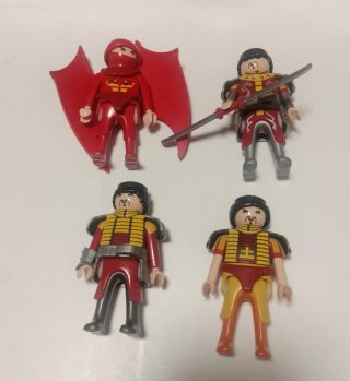 Playmobil guerreros con capa y lanza