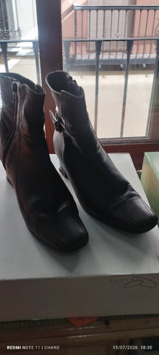 Botines negros de piel