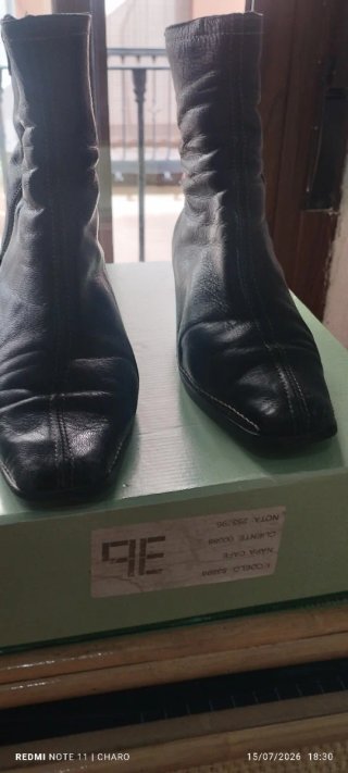 Botines negros de piel