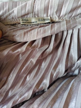 Falda midi plisada Zara