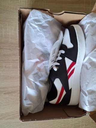 Zapatillas Reebok Negras y Blancas Talla 38.5
