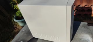 Caja de ordenador Intel blanca