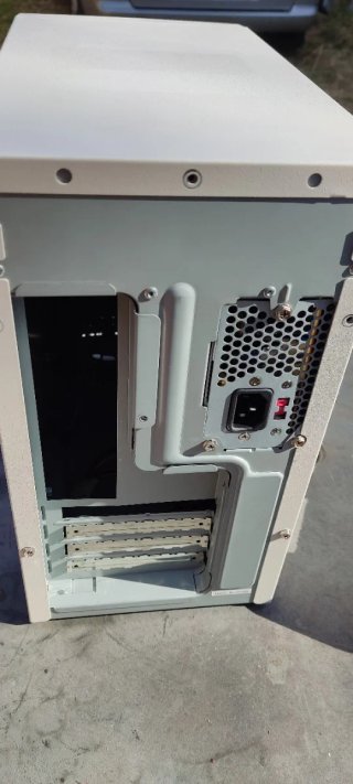 Caja de ordenador Intel blanca