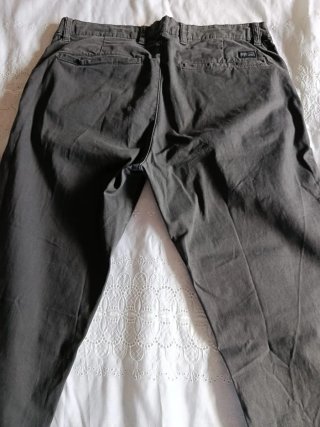 Pantalón chino hombre gris