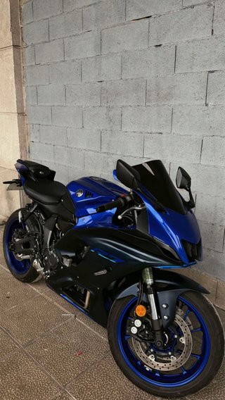 Yamaha R7 Sportbike Azul y Negra