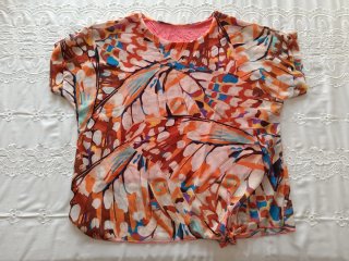 Blusa estampada mariposa multicolor