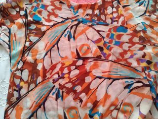 Blusa estampada mariposa multicolor