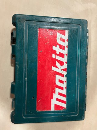Taladro Percutor Makita HP2051 + Maletín