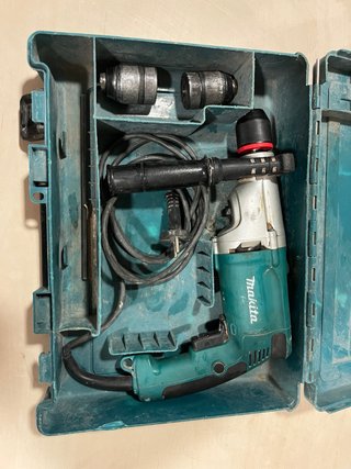 Taladro Percutor Makita HP2051 + Maletín