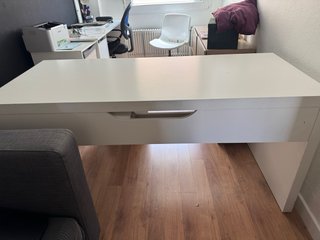 Escritorio IKEA MALM extraíble