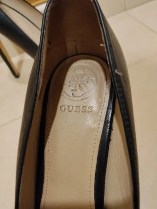 Zapatos de tacón Guess negros