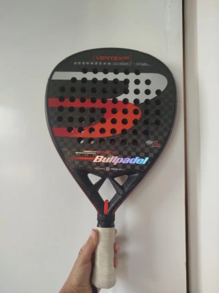 Pala Bullpadel Vertex 03 + Mochila