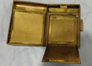 Scatoletta in metallo vintage  10 x 7,5 cm.