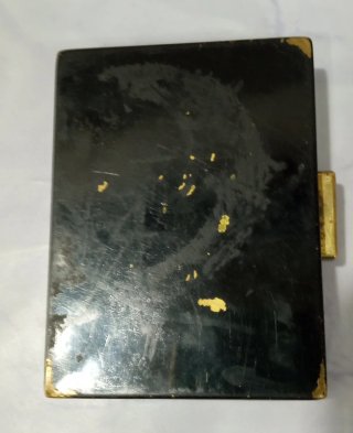 Scatoletta in metallo vintage  10 x 7,5 cm.