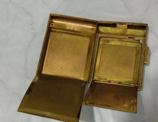 Scatoletta in metallo vintage  10 x 7,5 cm.