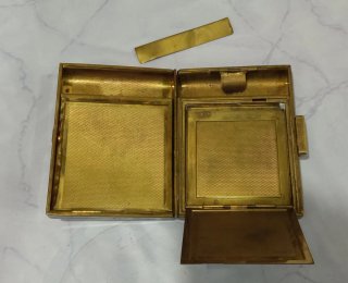 Scatoletta in metallo vintage  10 x 7,5 cm.