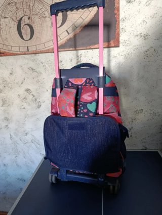 Mochila Totto con ruedas capacidad 35L 37x25x52