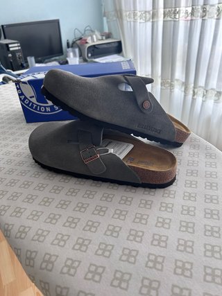 Zuecos Birkenstock grises