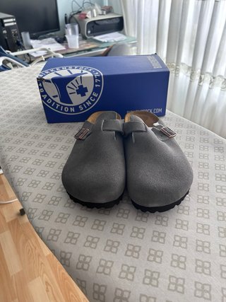 Zuecos Birkenstock grises