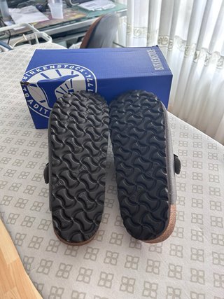 Zuecos Birkenstock grises