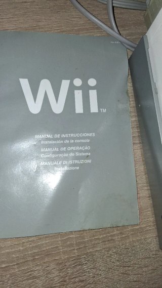 Consola Wii Blanca (sin mandos ni sensor)