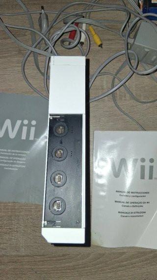 Consola Wii Blanca (sin mandos ni sensor)