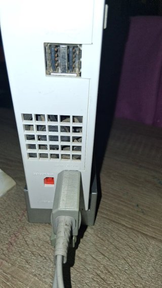 Consola Wii Blanca (sin mandos ni sensor)
