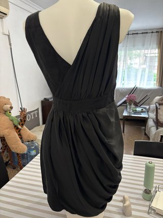 Vestido negro drapeado