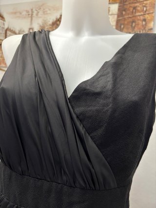 Vestido negro drapeado