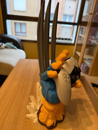 Soporte Mando PS5 Mano Wolverine Impresa