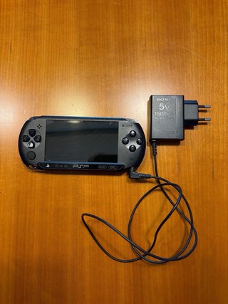 Sony PSP Street (E1004) Negra mate+ Cargador